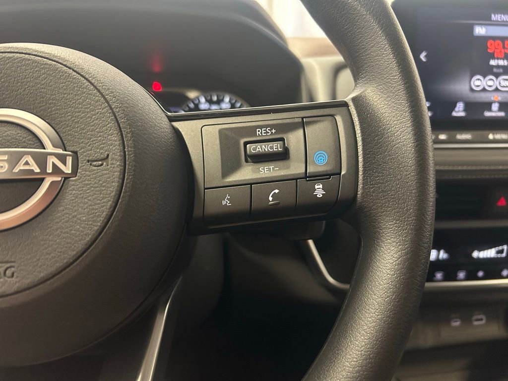 Used 2023 Nissan Rogue SV image 11