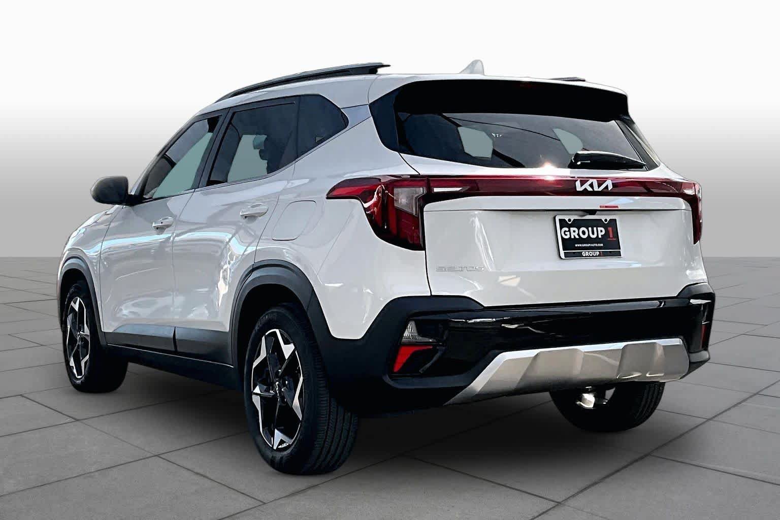 Used 2026 Kia Seltos EX FWD image 12