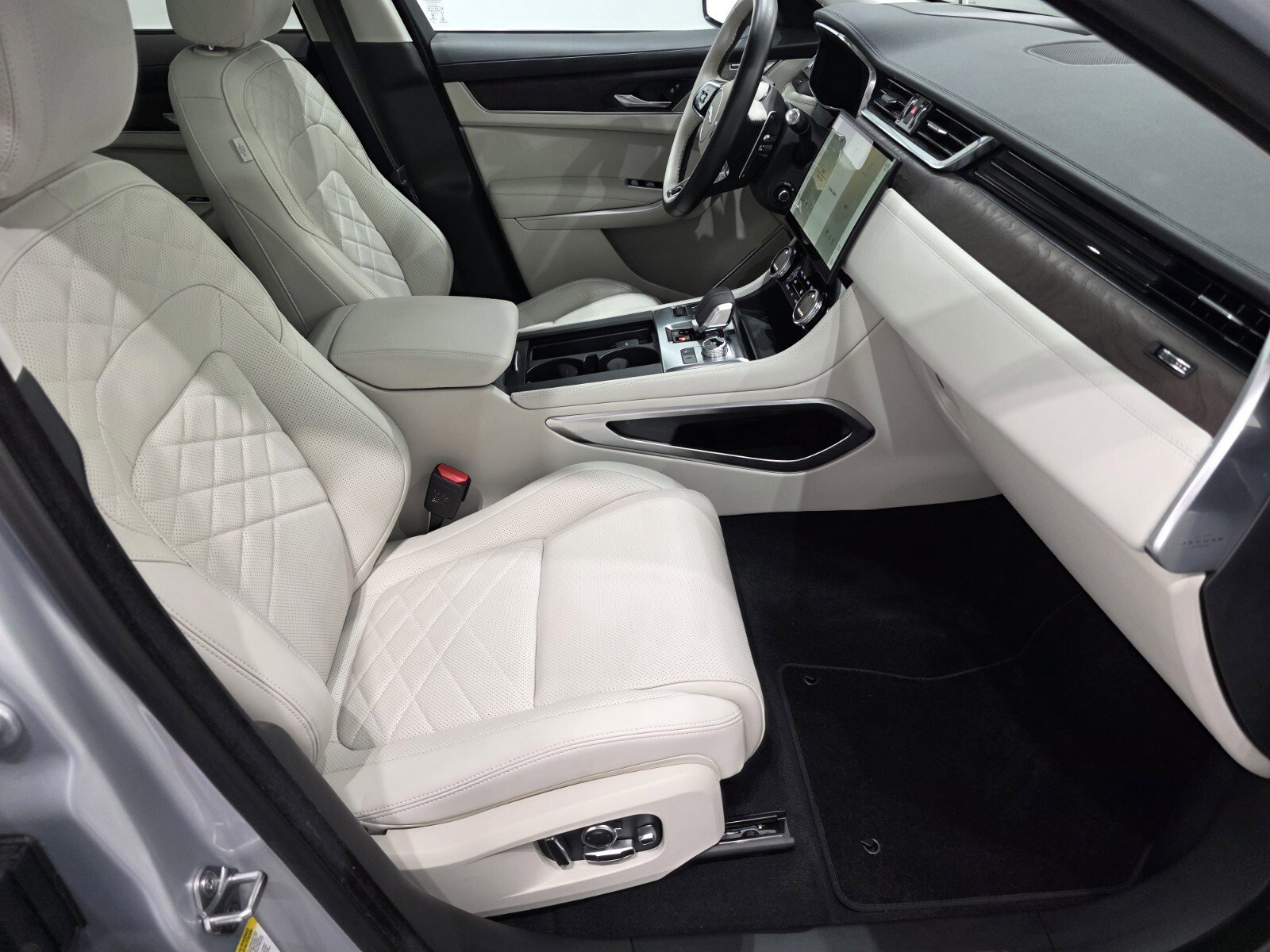 Used 2022 Jaguar F-PACE S AWD/4WD image 23