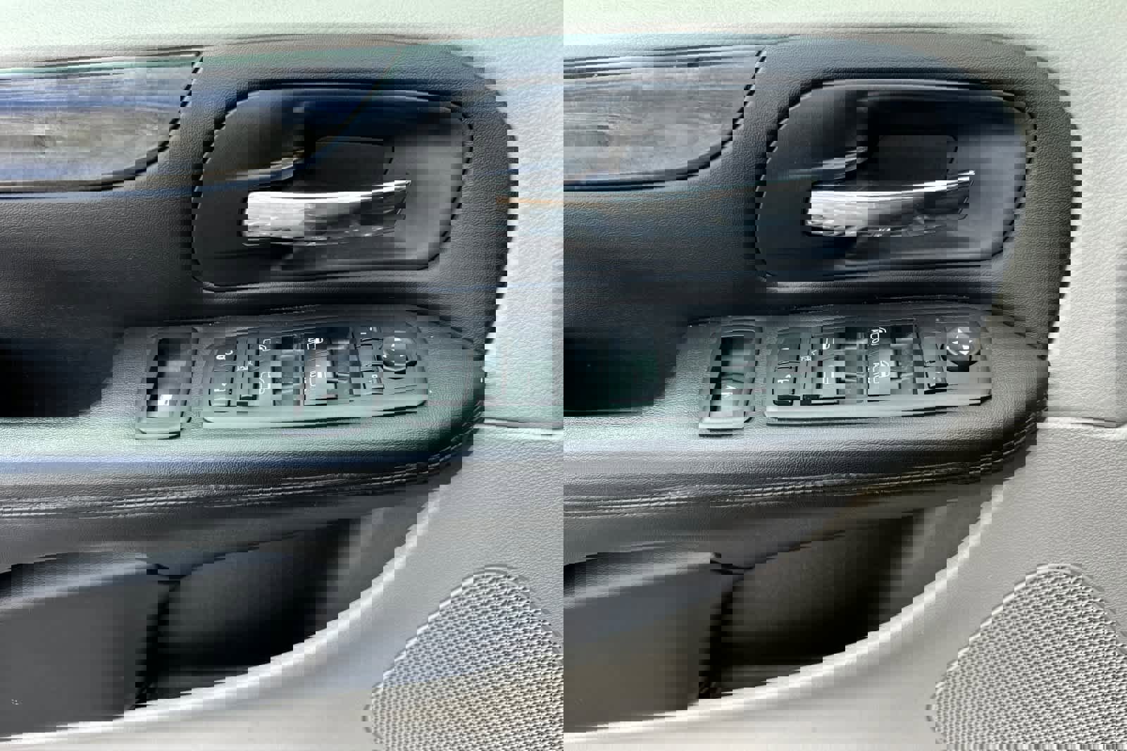 Used 2017 Dodge Grand Caravan SE w/ Power Window Group image 12