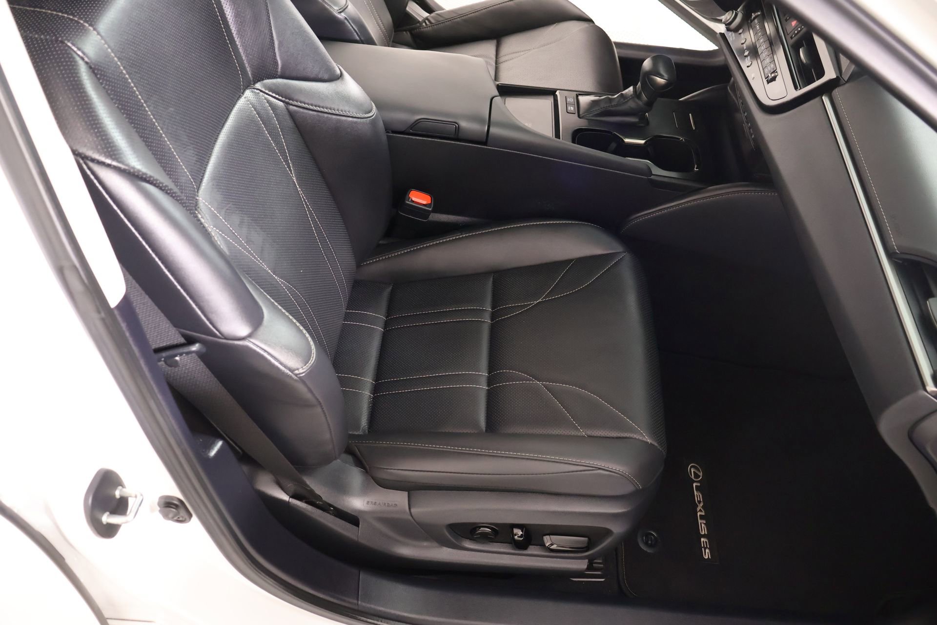 Used 2024 Lexus ES 300h w/ Technology Package FWD image 13