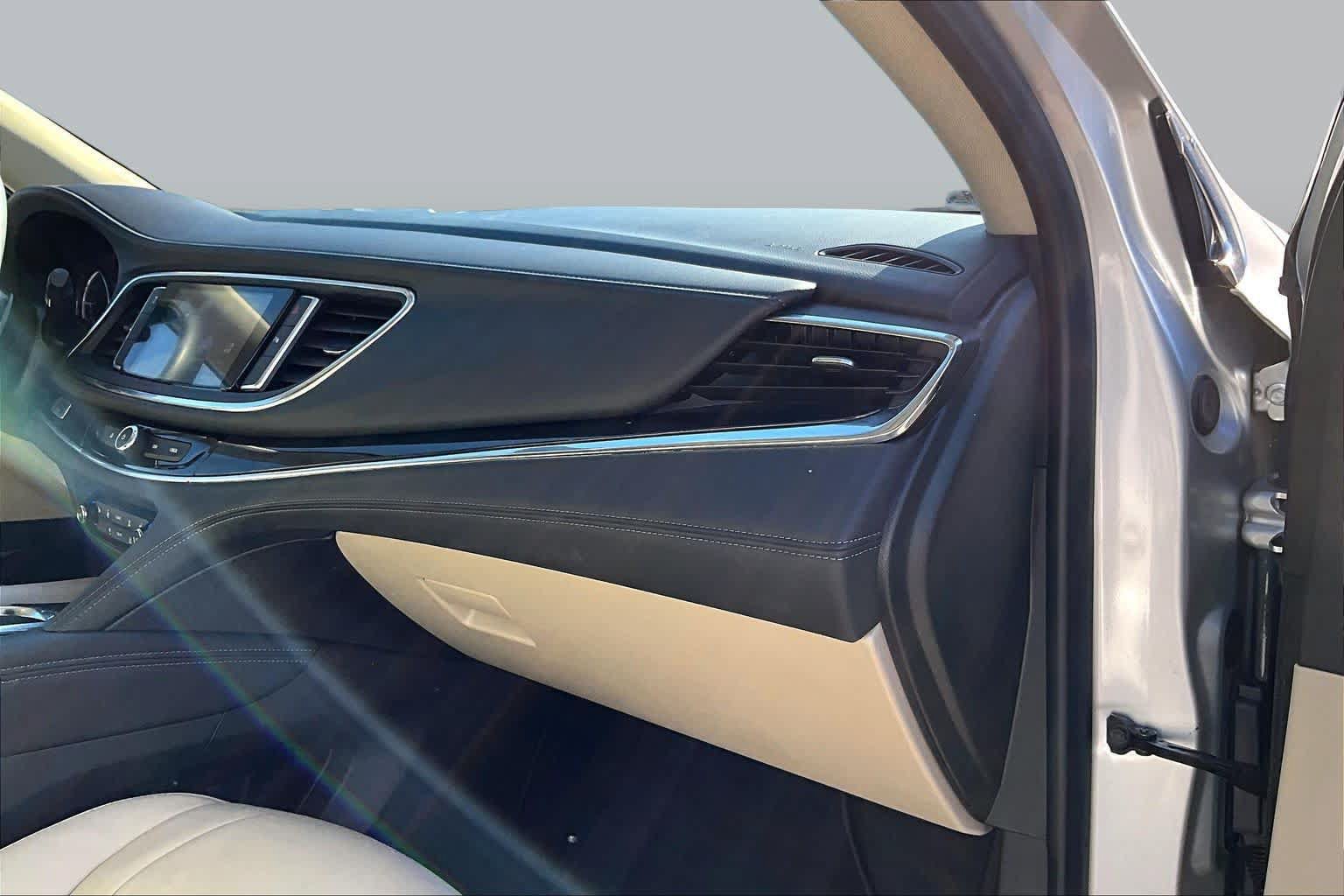 Used 2020 Buick Enclave Essence FWD image 16