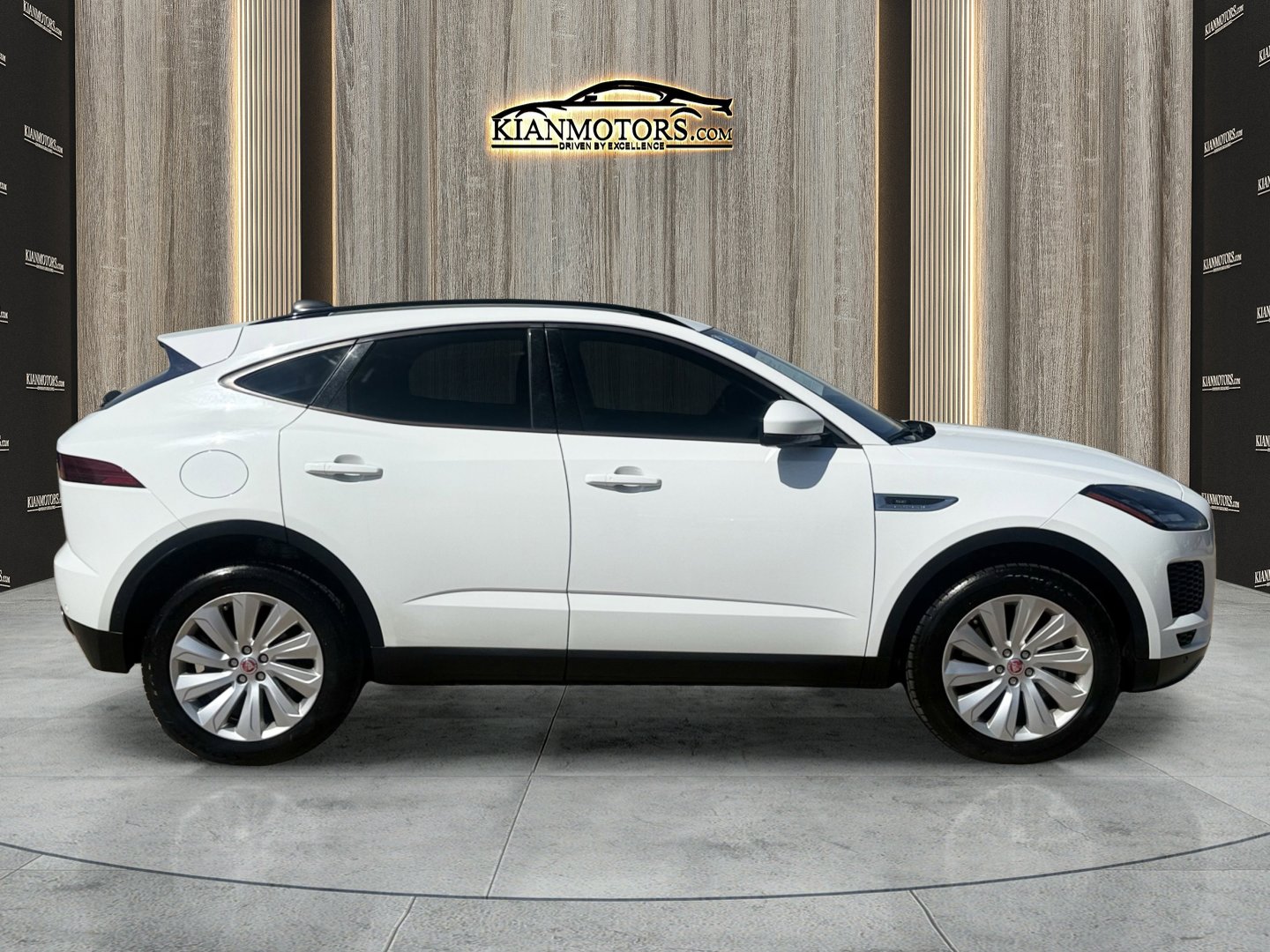 Used 2020 Jaguar E-PACE SE image 8