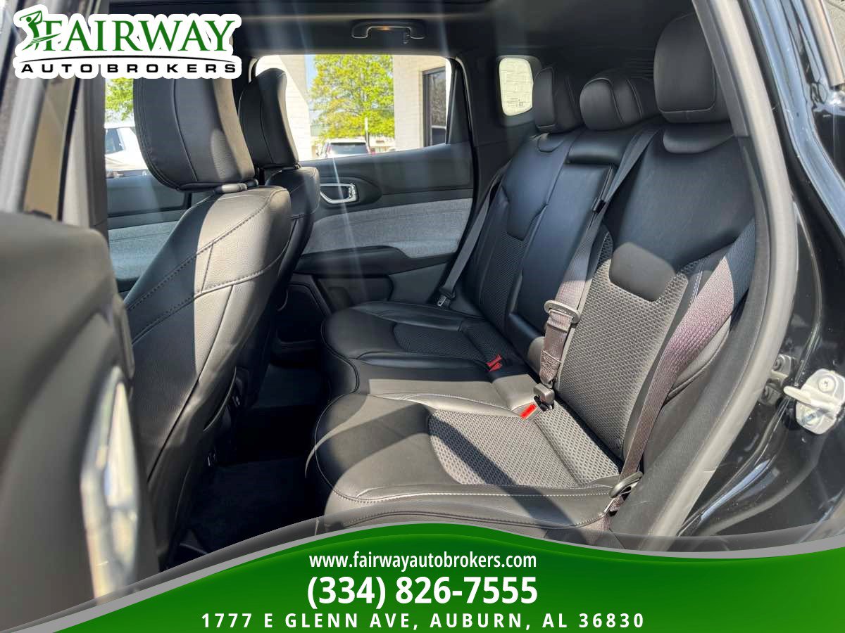 Used 2023 Jeep Compass Latitude w/ Sun and Sound Group AWD/4WD image 11