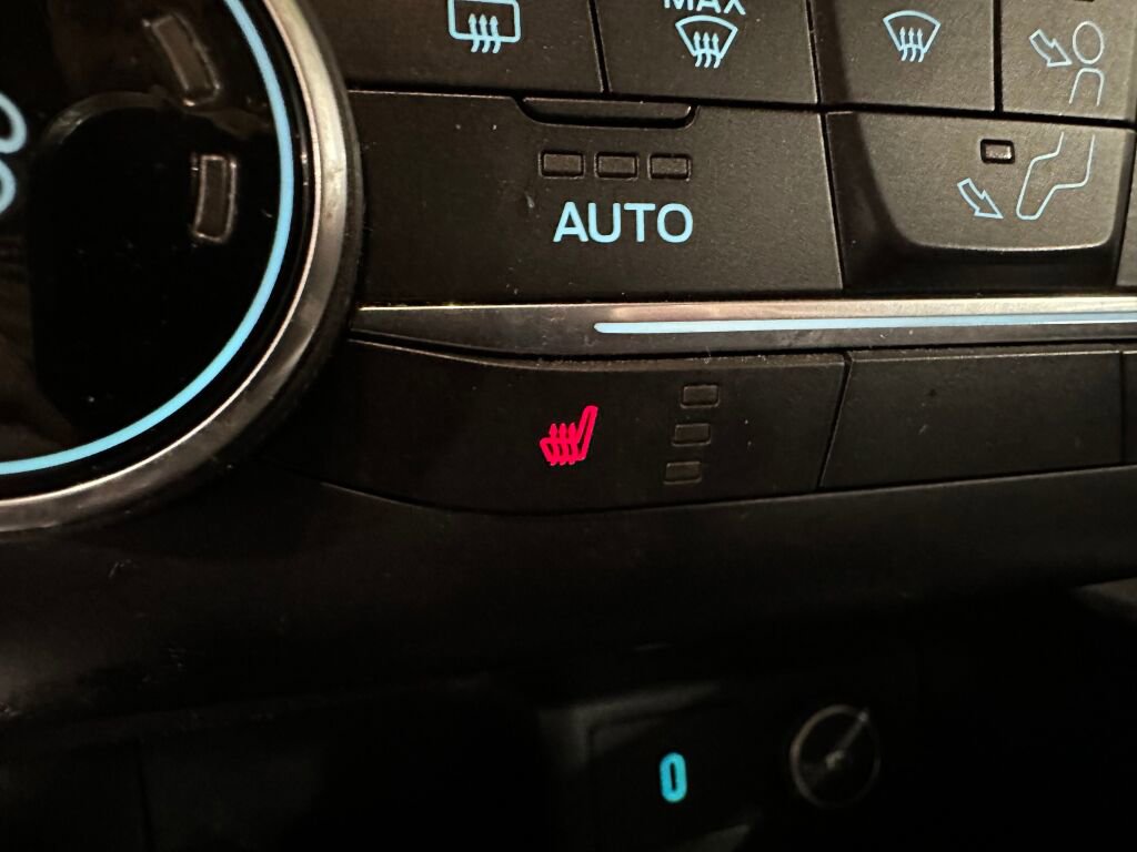 Used 2020 Ford Escape SE image 15