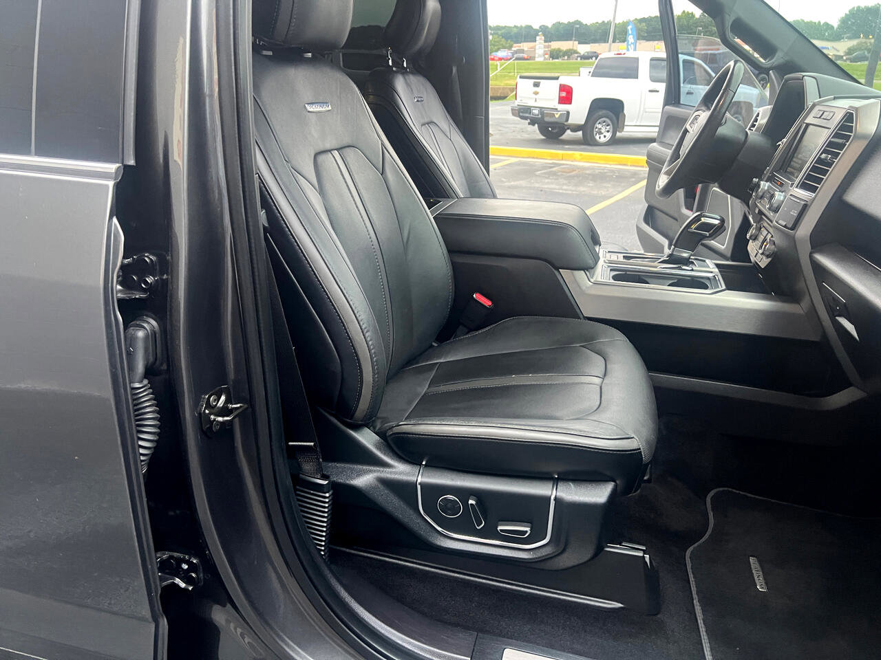 Used 2015 Ford F150 Platinum w/ Equipment Group 701A Luxury image 15