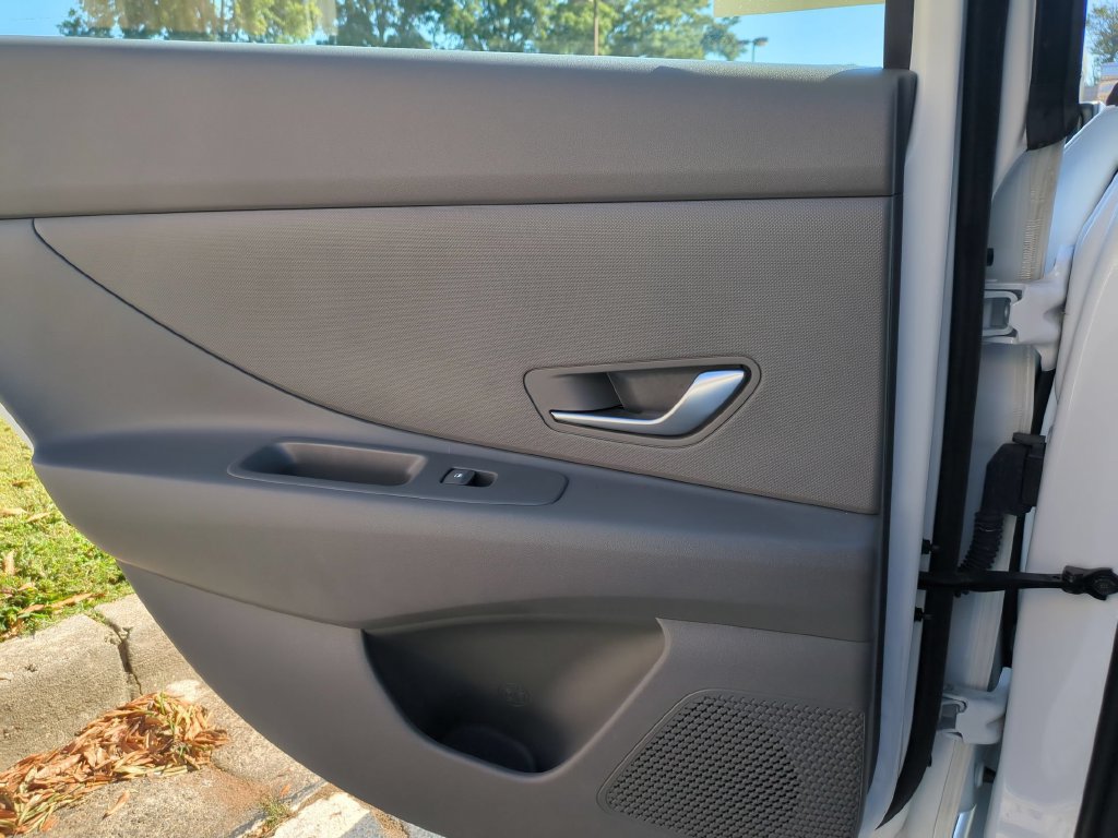 Used 2026 Hyundai Elantra Hybrid FWD image 26