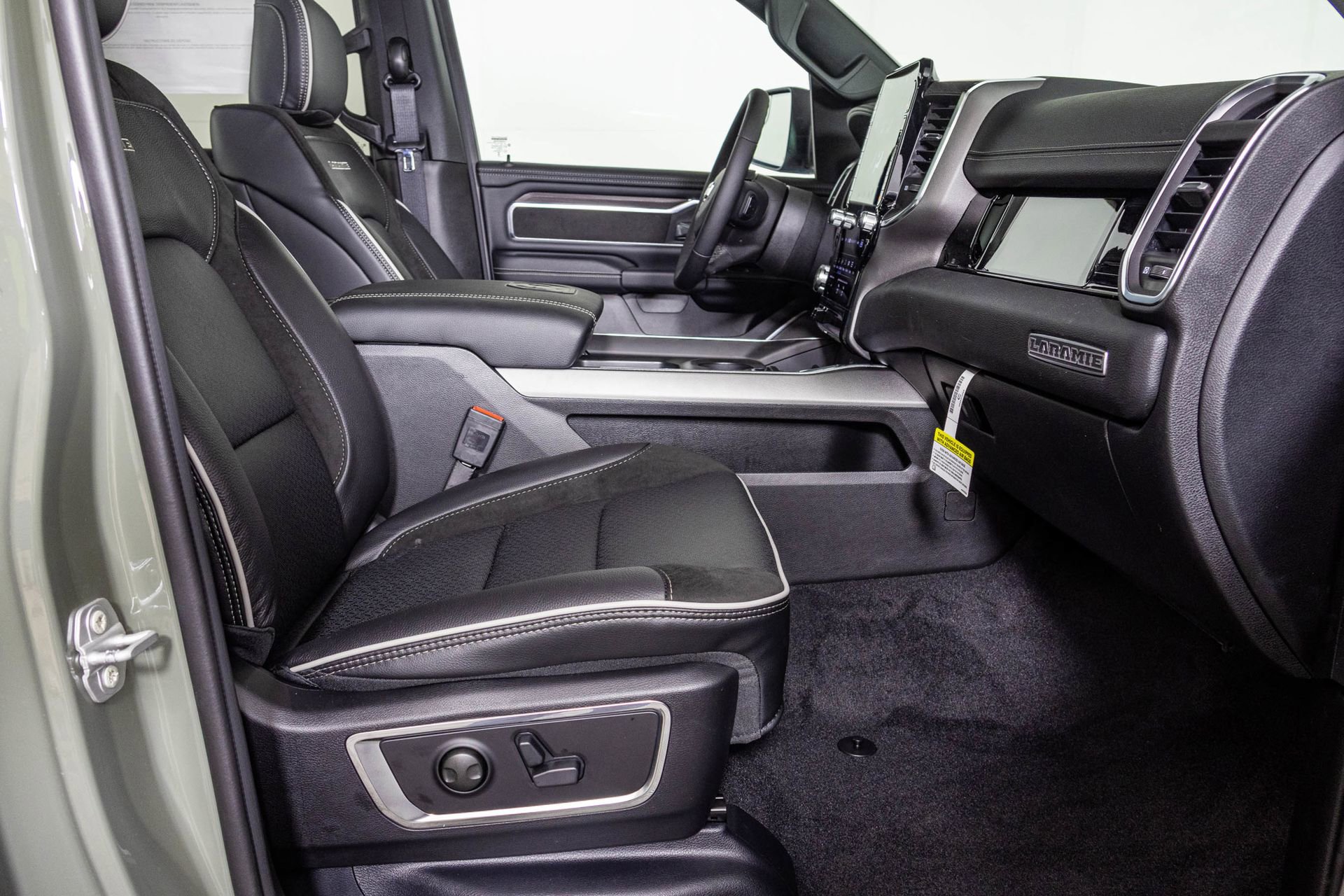 New 2026 RAM 1500 Laramie w/ Night Edition AWD/4WD image 43