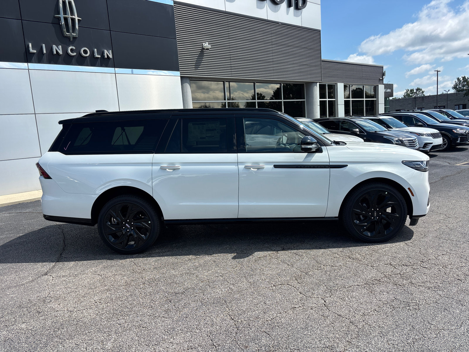New 2027 Lincoln Navigator L Black Label AWD/4WD image 8