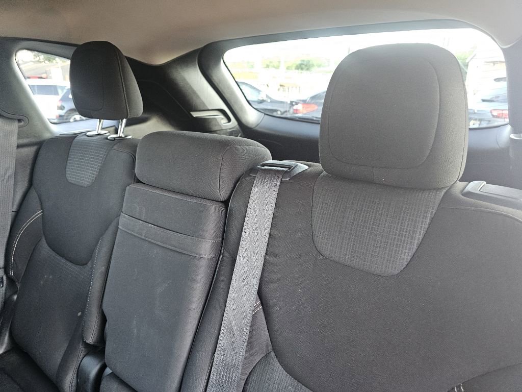 Used 2016 Jeep Cherokee Latitude w/ Safety/Convenience Group image 40