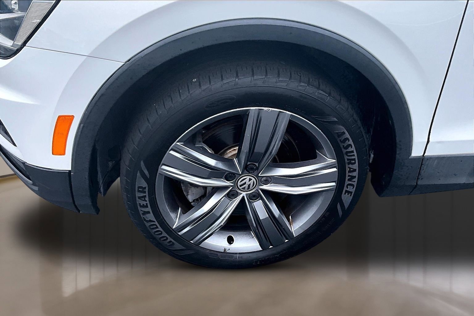 Used 2020 Volkswagen Tiguan SEL FWD image 35