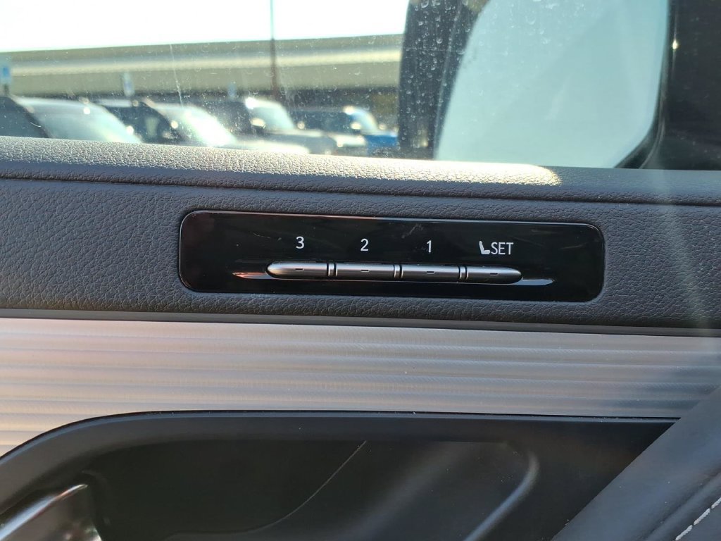 Used 2024 Lexus LX 600 F Sport AWD/4WD image 15