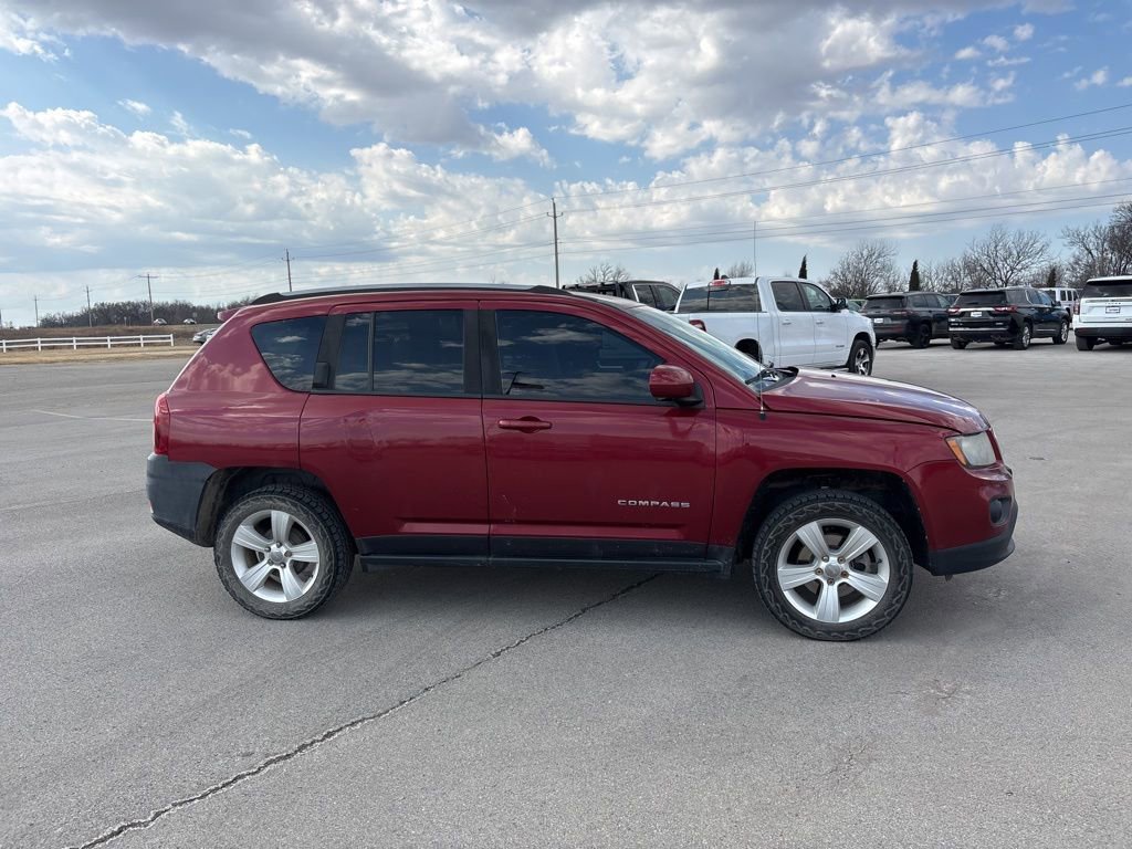 Used 2016 Jeep Compass Latitude image 2