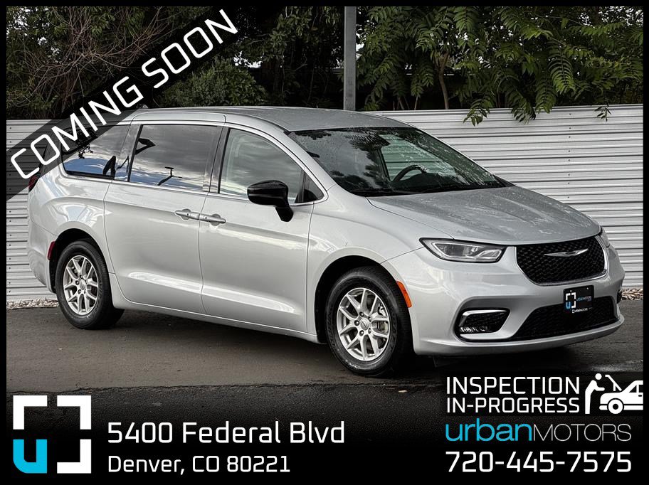 Used 2024 Chrysler Pacifica Touring-L