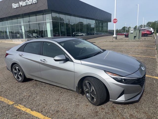 Used 2023 Hyundai Elantra SEL w/ Convenience Package FWD image 4