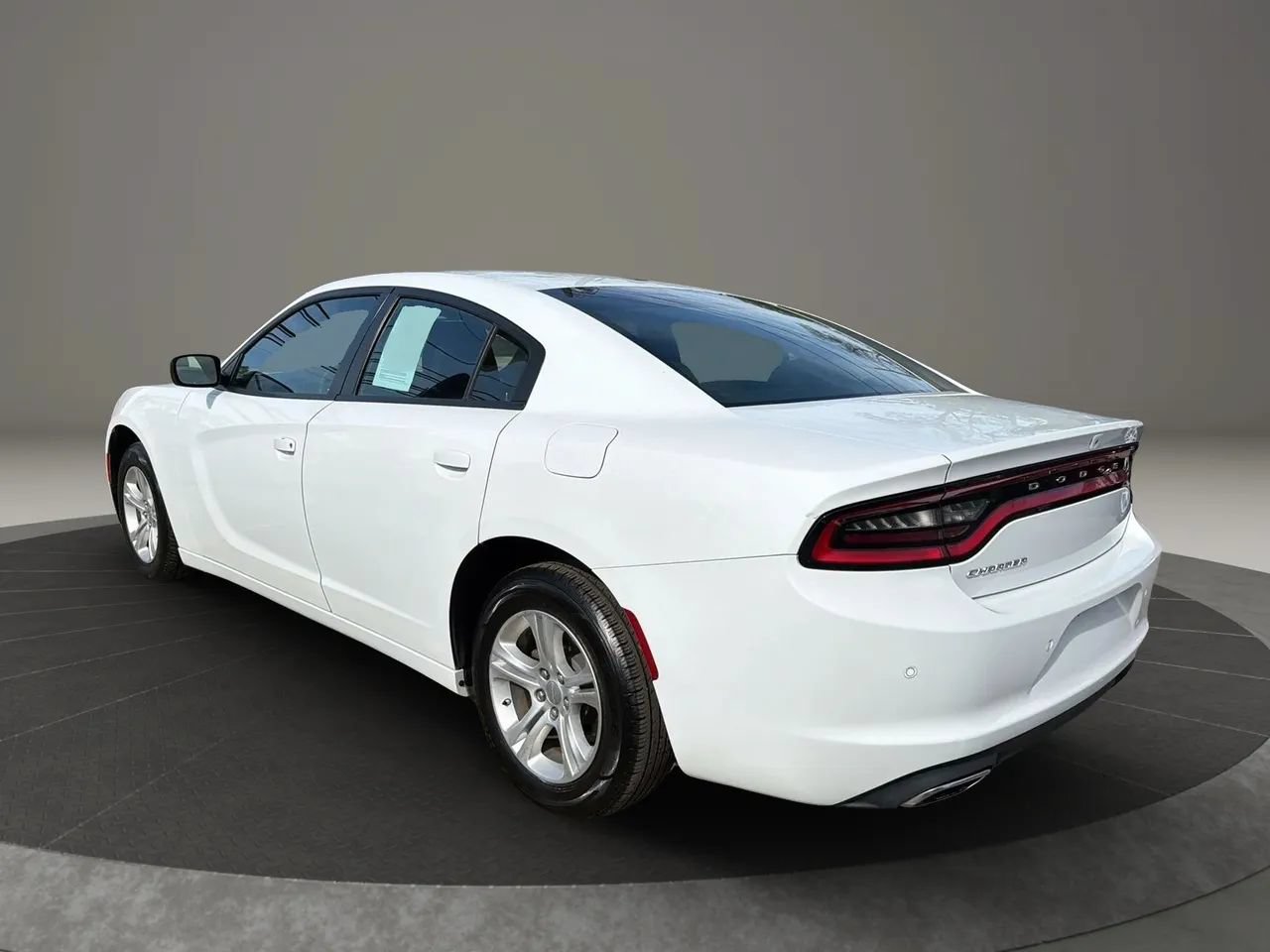 Used 2022 Dodge Charger SXT RWD image 7