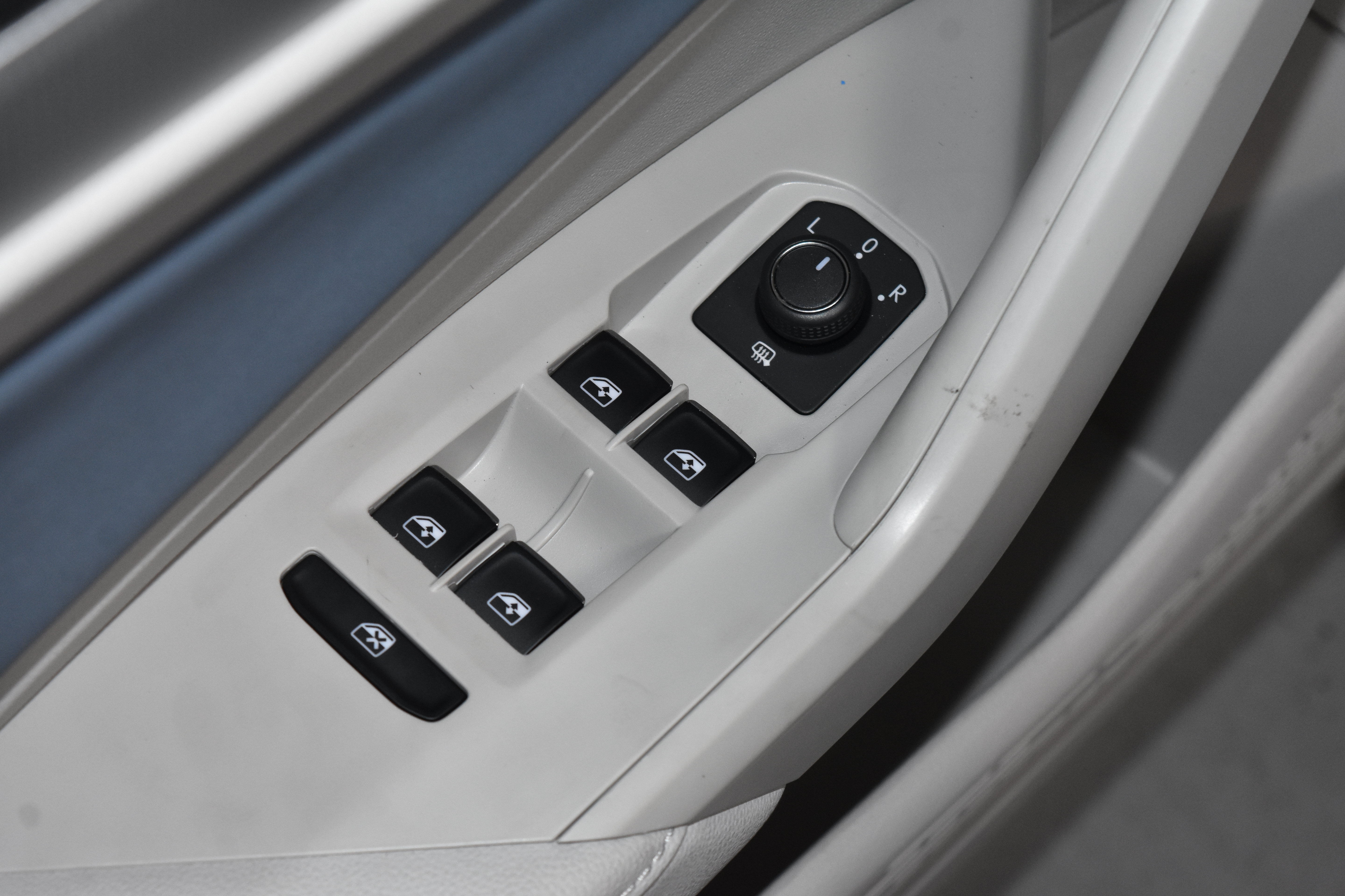 New 2026 Volkswagen Jetta SE FWD image 4