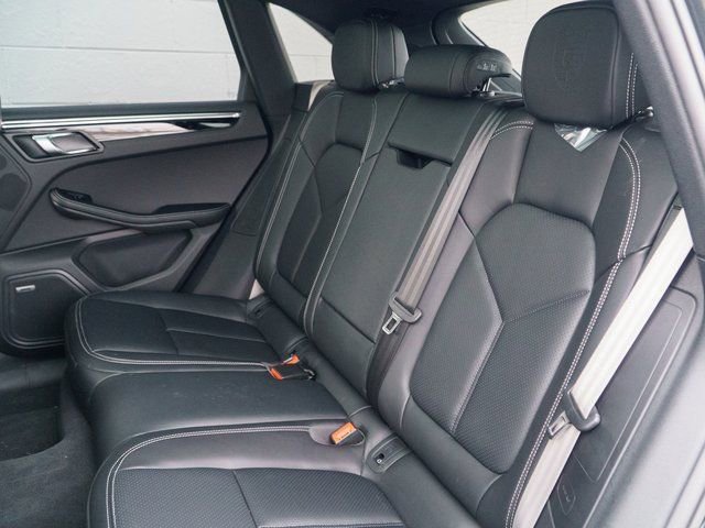 Certified 2025 Porsche Macan image 18