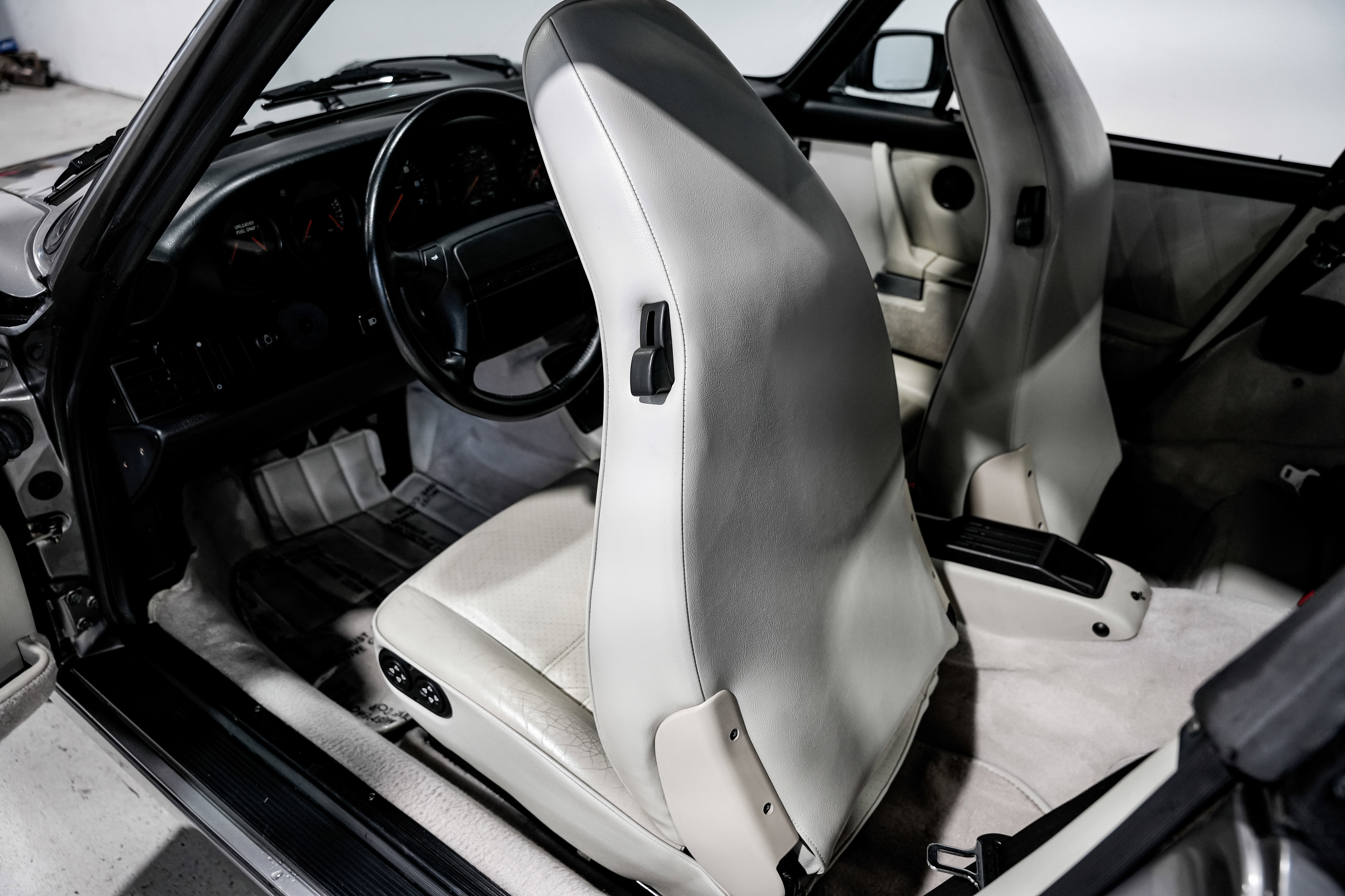 Used 1990 Porsche 911 Carrera image 22