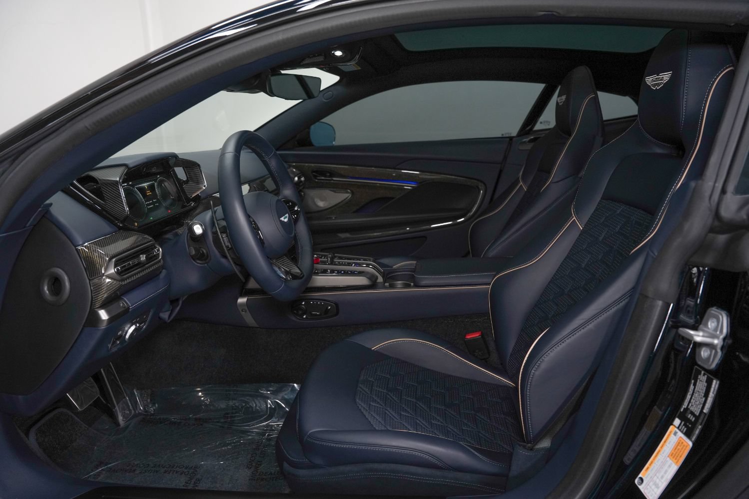 Used 2025 Aston Martin Vanquish RWD image 43