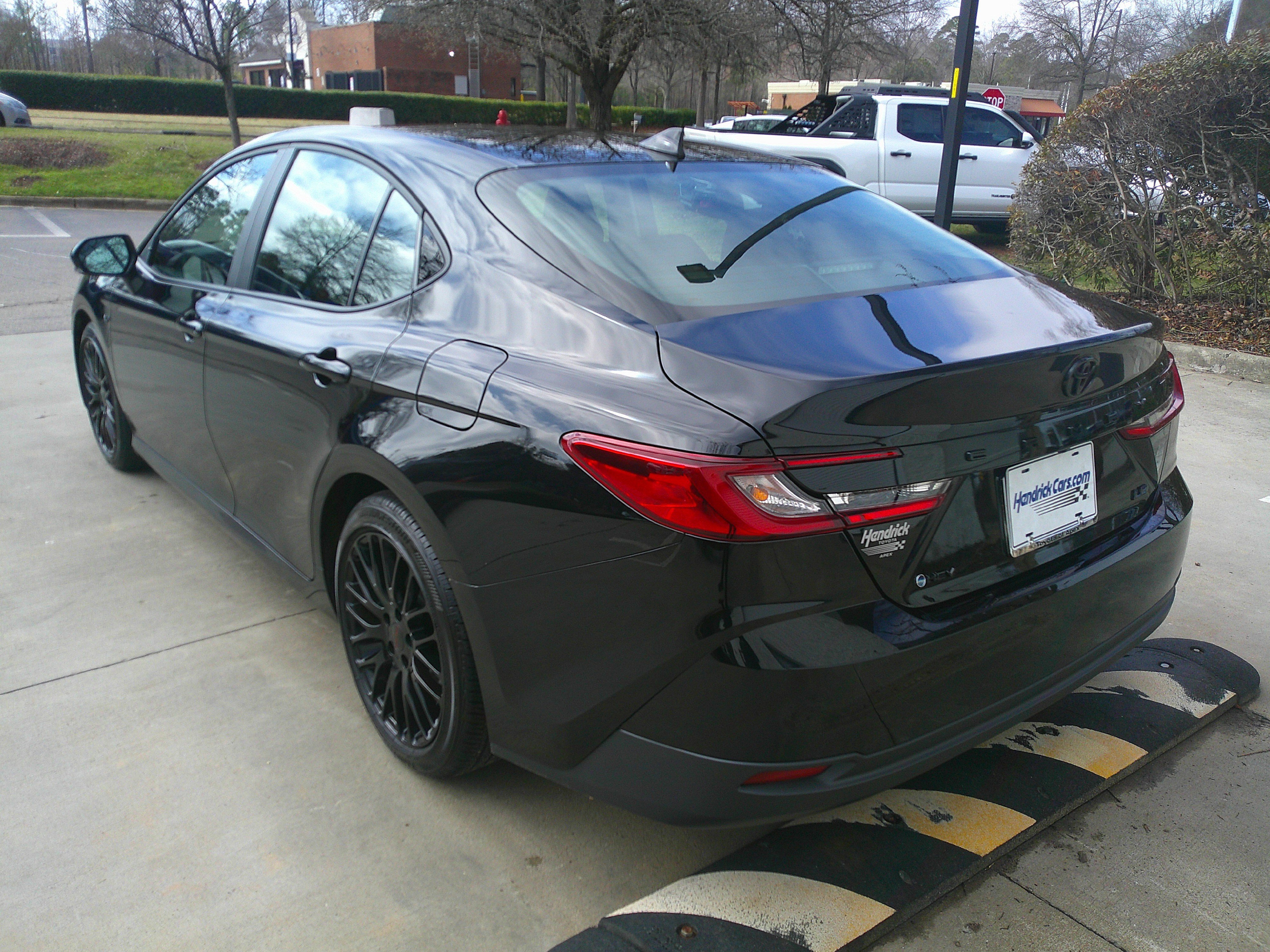 Used 2025 Toyota Camry LE image 9