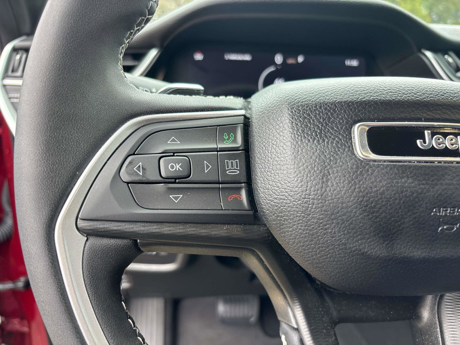 Used 2024 Jeep Grand Cherokee Laredo w/ Trailer Tow Package image 14