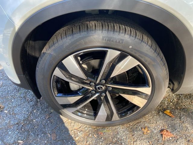 New 2026 Volvo XC40 B5 Ultra w/ Protection Package Premier image 9