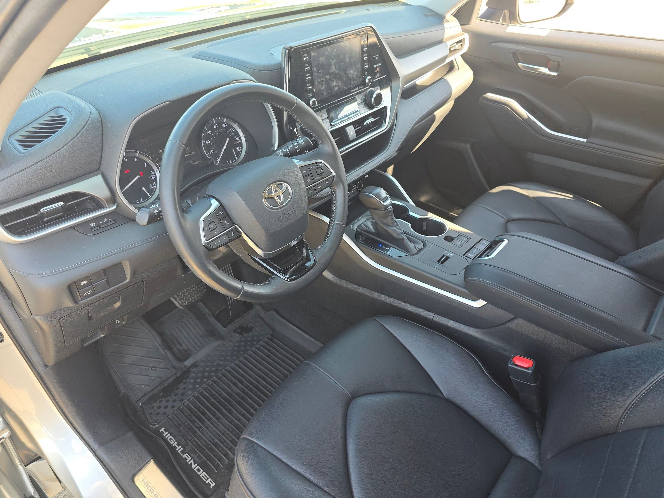 Used 2020 Toyota Highlander XLE image 4