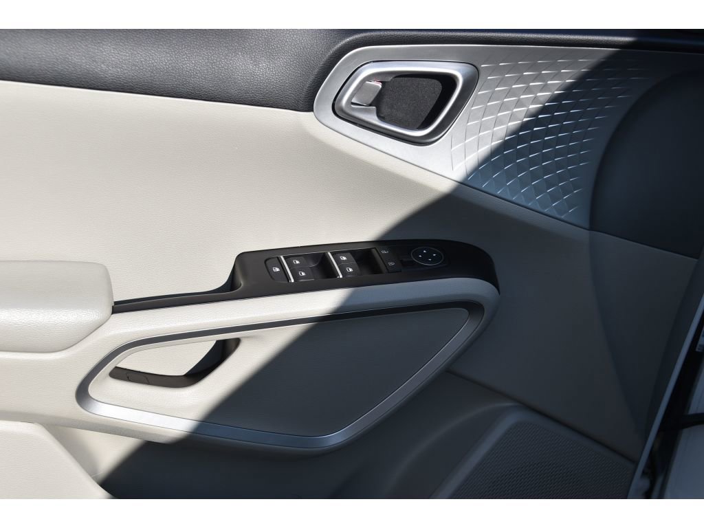 Used 2020 Kia Soul LX image 20