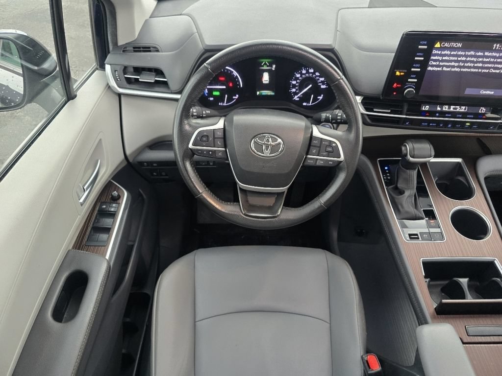 Certified 2024 Toyota Sienna XLE FWD image 24