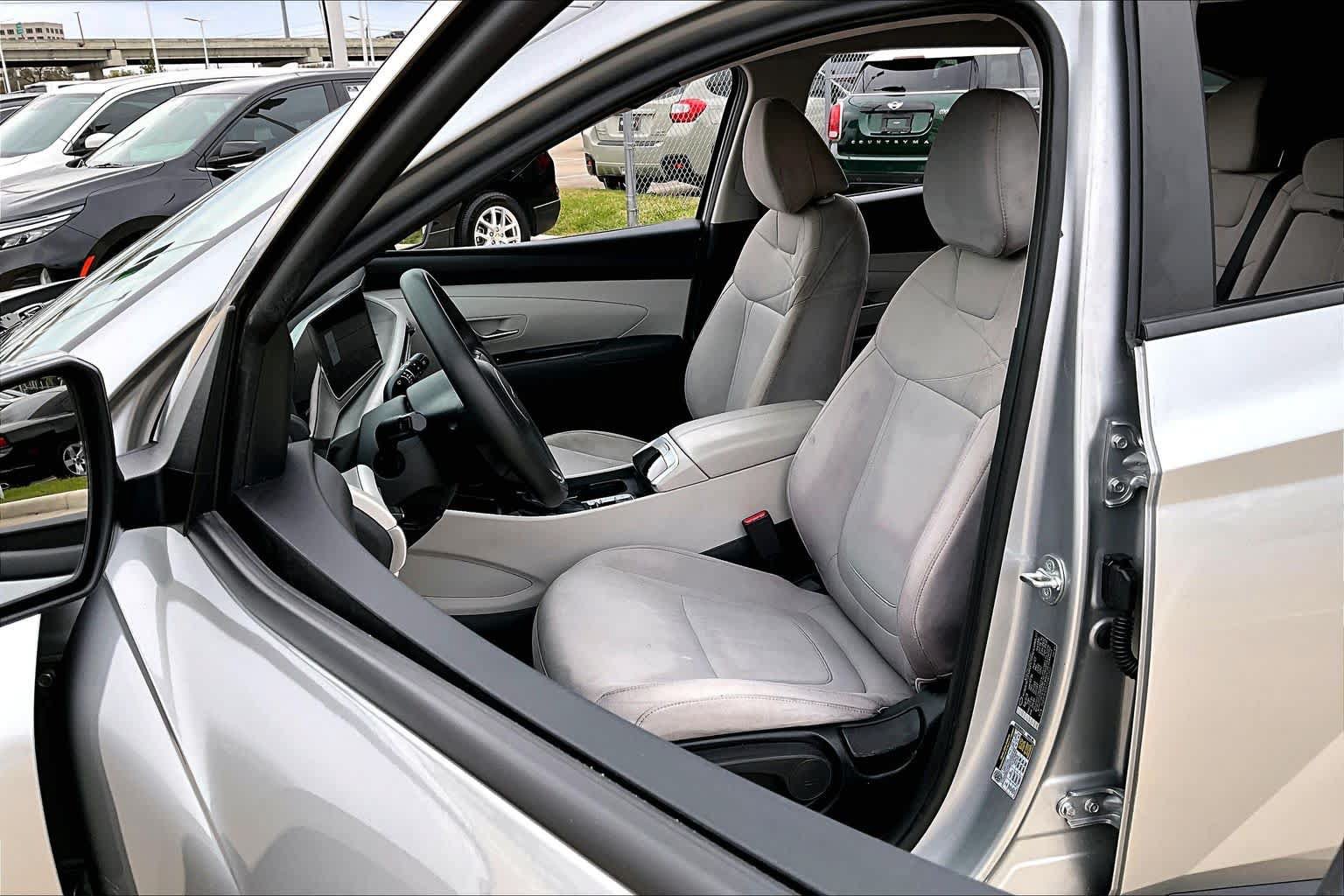 Used 2025 Hyundai Tucson SE FWD image 8