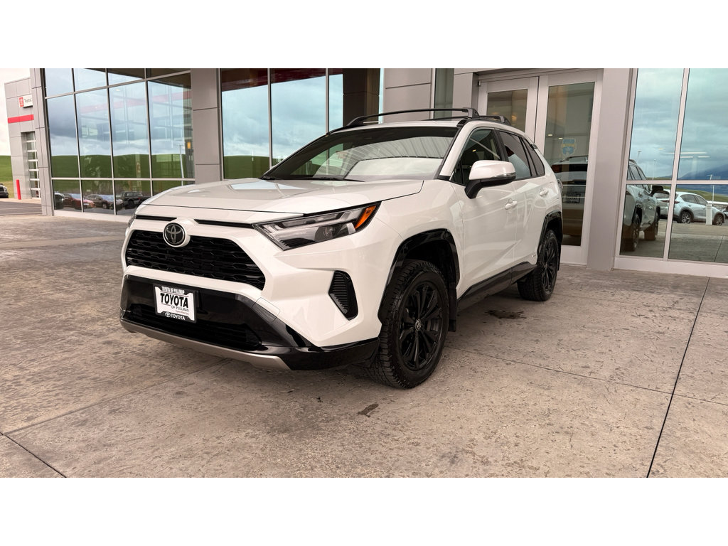 Used 2025 Toyota RAV4 SE w/ Convenience Package AWD/4WD image 4