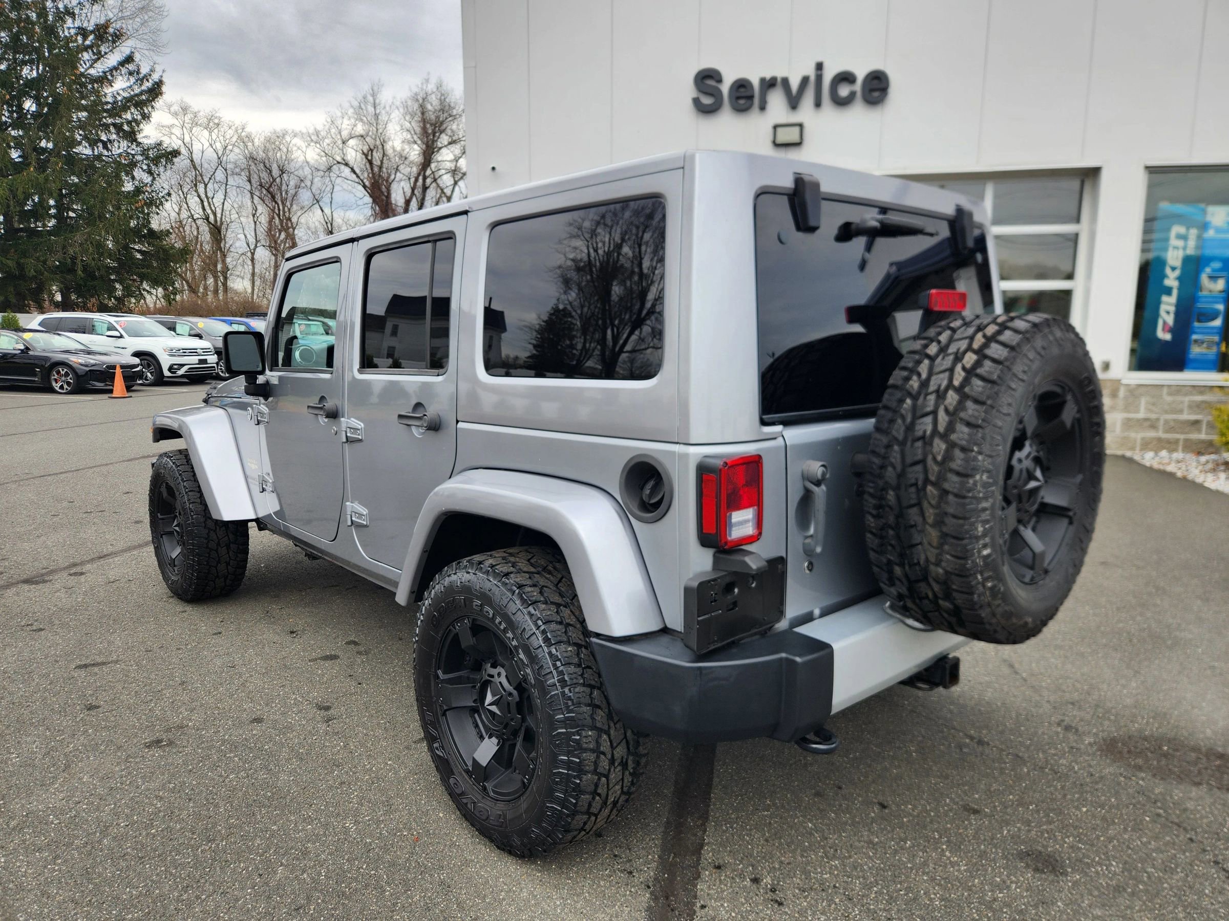 Used 2014 Jeep Wrangler Unlimited Sahara w/ Max Tow Package image 10