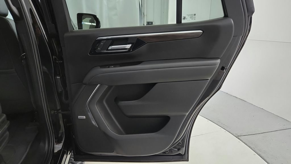 Used 2025 Chevrolet Tahoe Z71 w/ Comfort Package AWD/4WD image 18