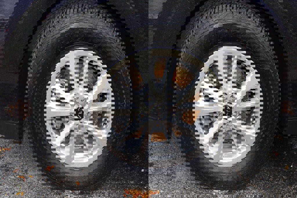 Used 2023 Kia Carnival LX image 6