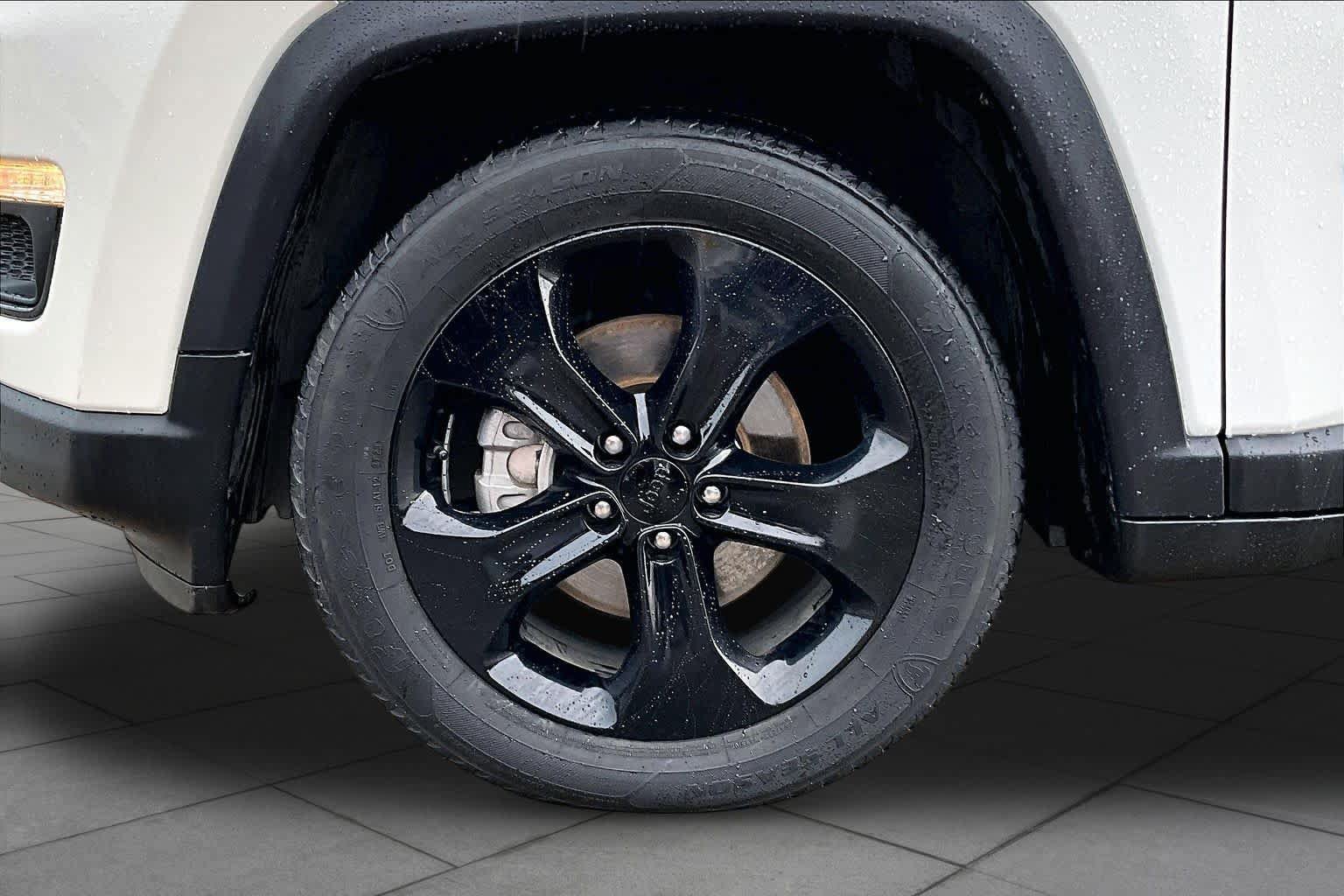 Used 2021 Jeep Compass Latitude FWD image 10