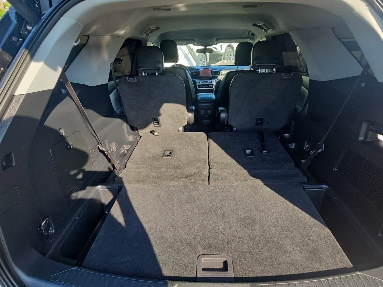 Used 2022 Ford Explorer XLT w/ Equipment Group 202A image 10