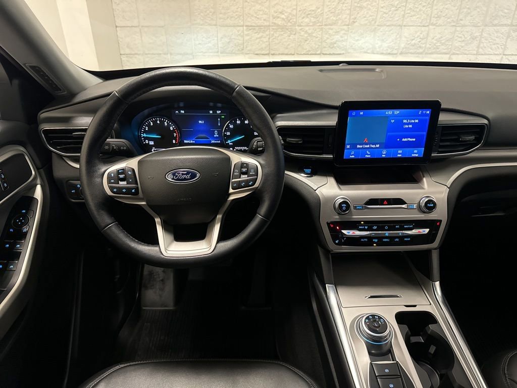 Used 2022 Ford Explorer XLT w/ Equipment Group 202A image 5