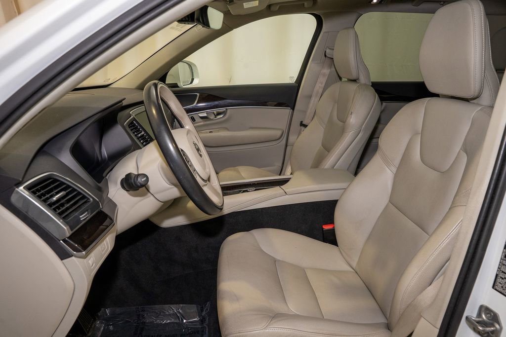 Used 2019 Volvo XC90 T6 Momentum w/ Protection Package Premier image 12