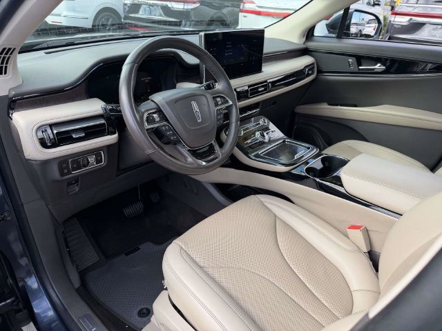 Used 2023 Lincoln Nautilus Reserve AWD/4WD image 10