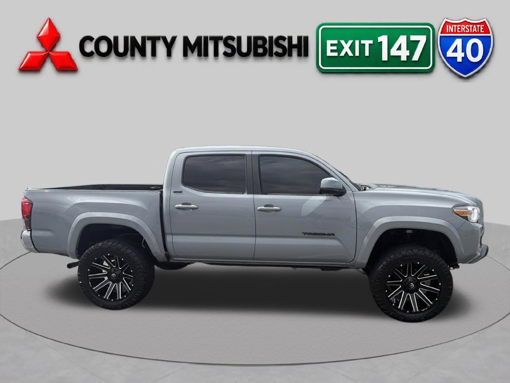 Used 2019 Toyota Tacoma SR5 AWD/4WD image 2