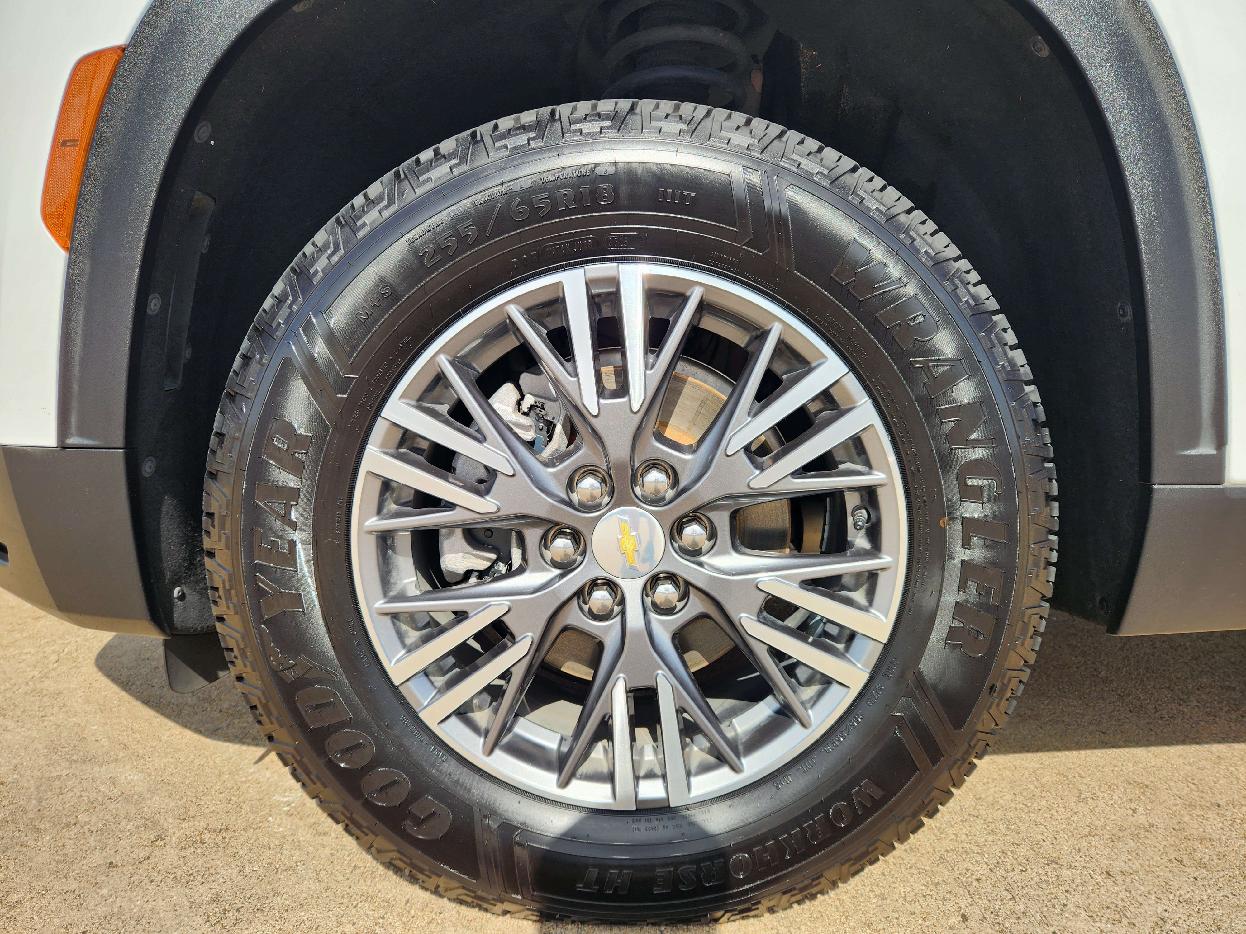 Certified 2025 Chevrolet Traverse LT FWD image 11