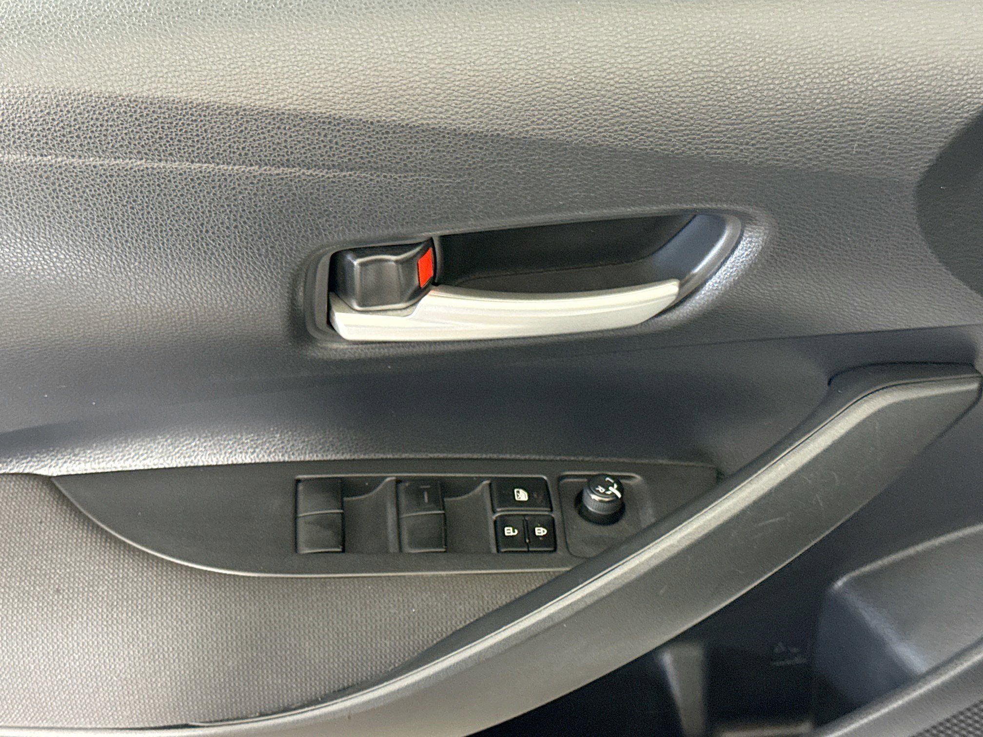 Used 2021 Toyota Corolla LE image 23