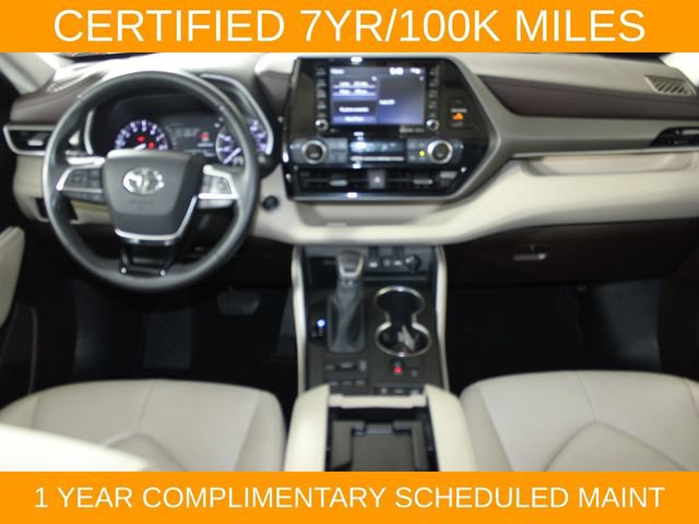 Used 2020 Toyota Highlander XLE AWD/4WD image 14