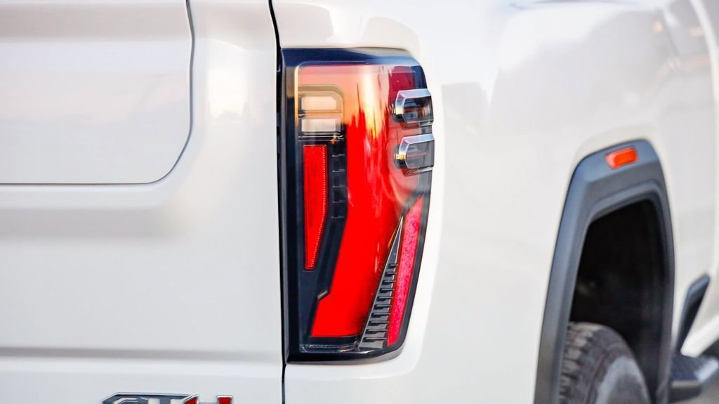 Used 2025 GMC Sierra 2500 AT4 image 10