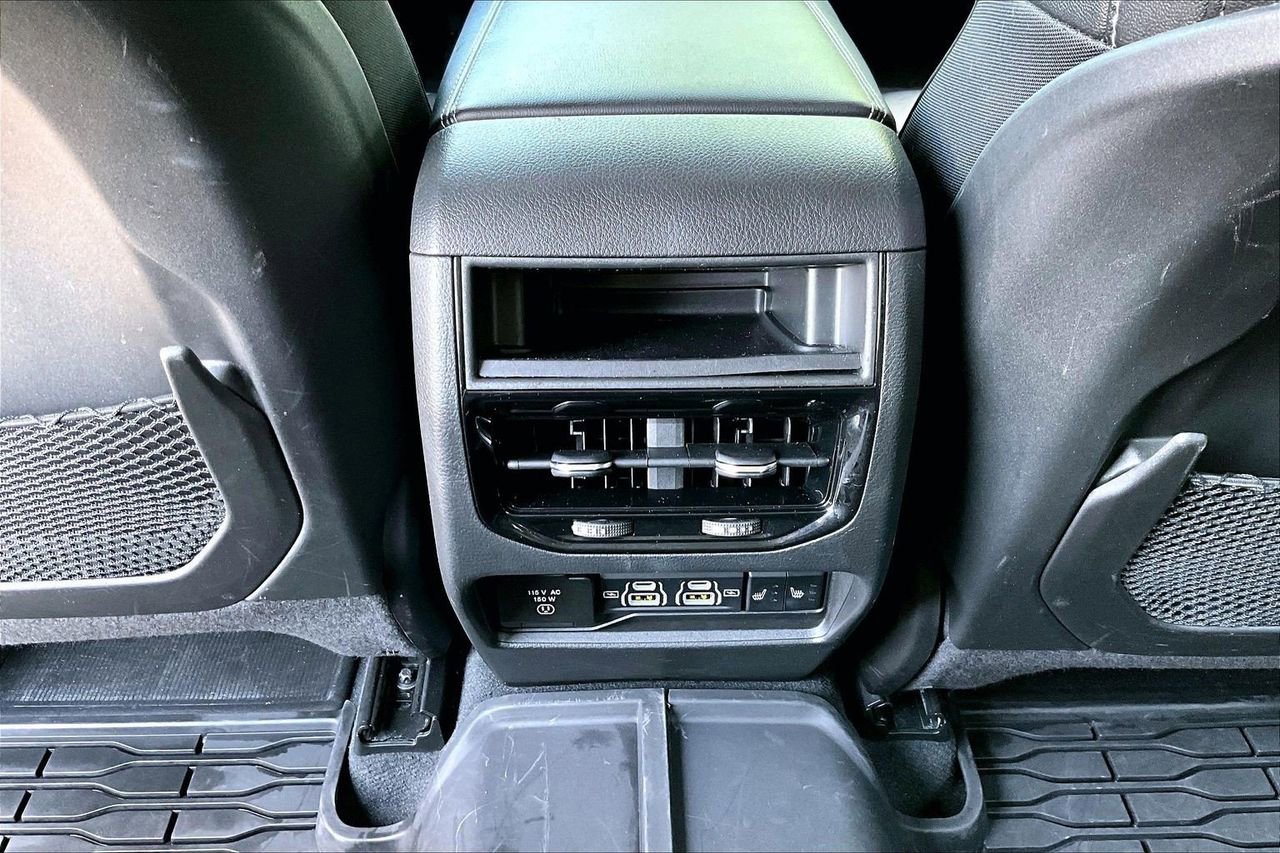 Certified 2023 Jeep Grand Cherokee Limited w/ MOPAR Finishing Package AWD/4WD image 17