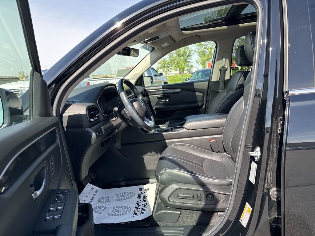 Used 2025 Honda Pilot Elite image 35