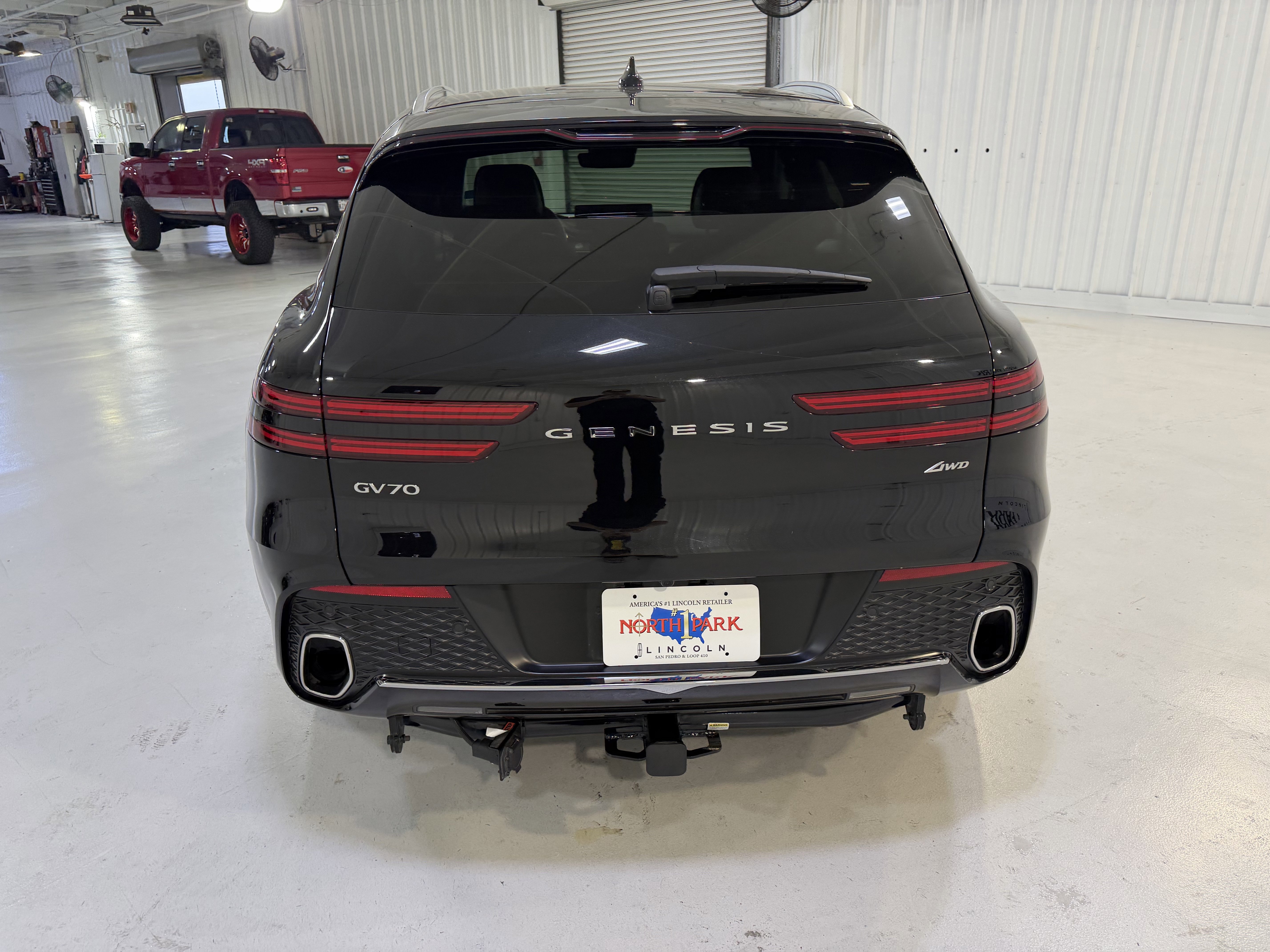 Used 2025 Genesis GV70 2.5T w/ Advanced Package AWD/4WD image 4