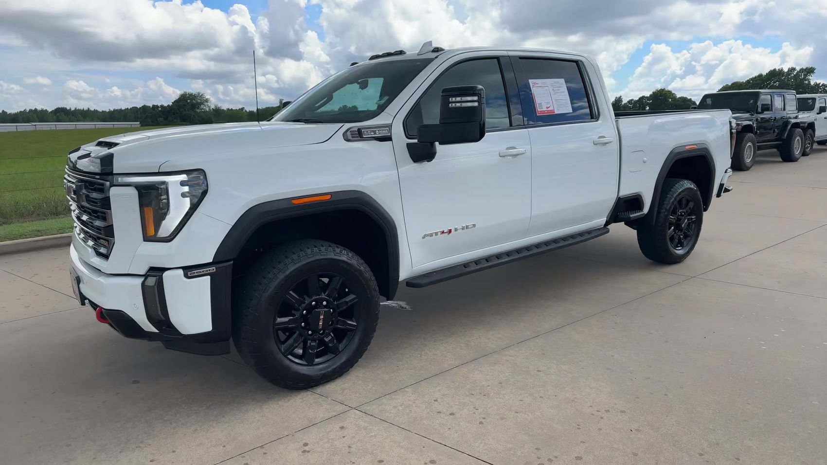Used 2024 GMC Sierra 2500 AT4 w/ Technology Package AWD/4WD image 4