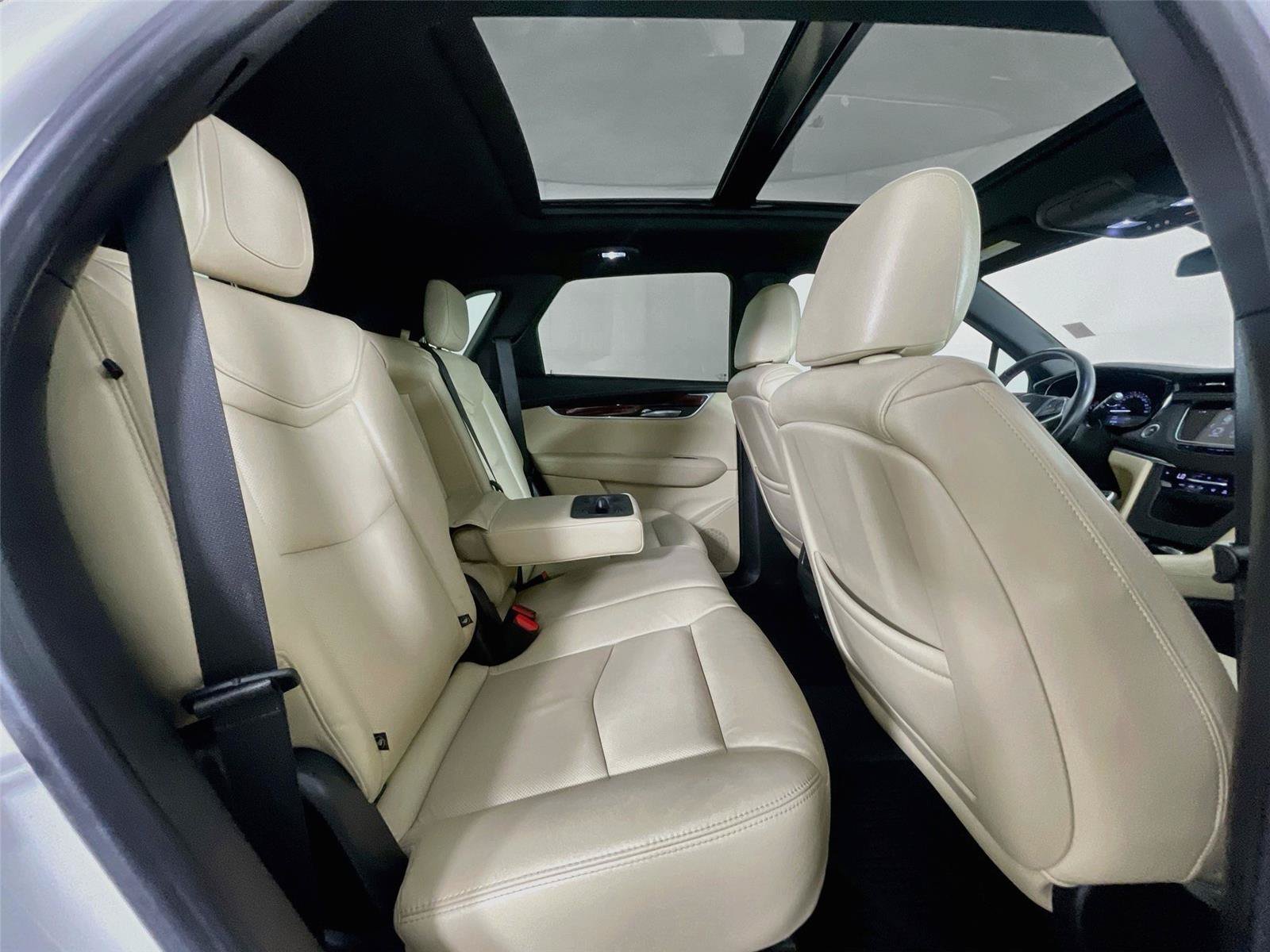 Used 2018 Cadillac XT5 Luxury w/ Driver Awareness Package FWD image 29